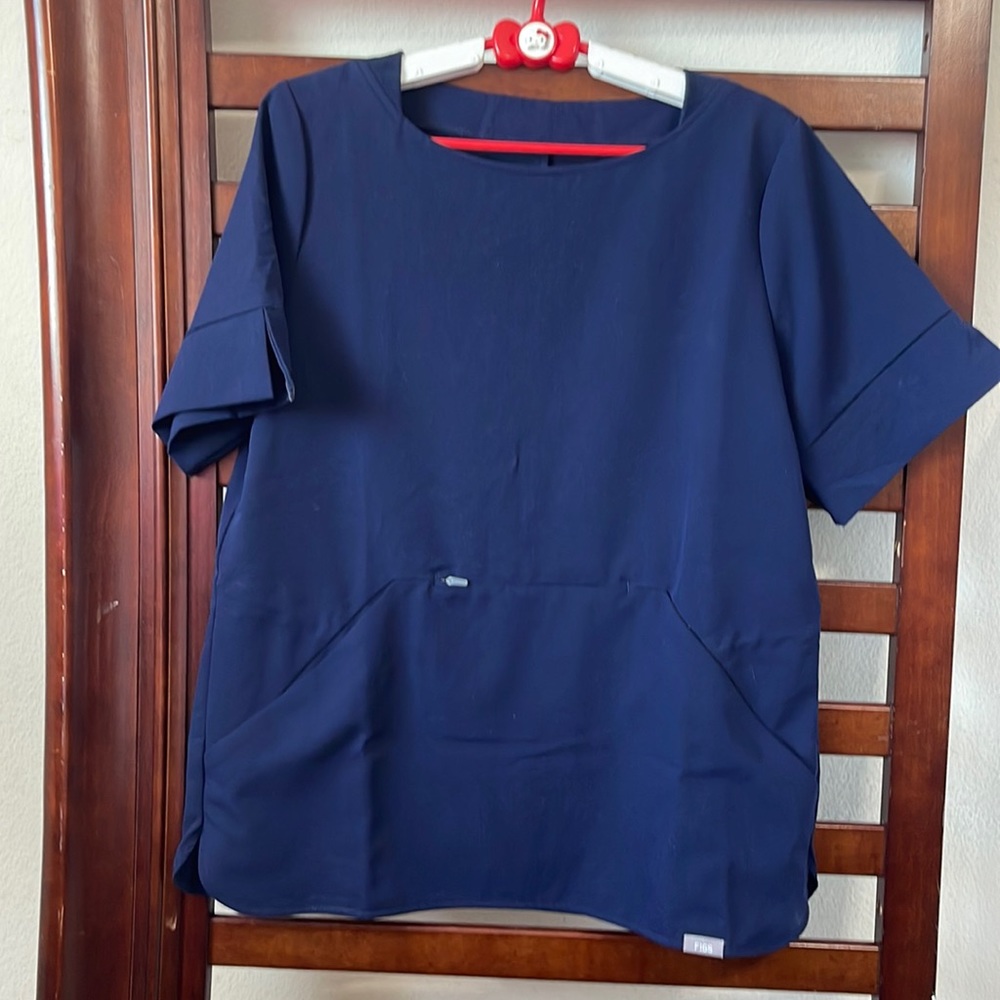 Figs limited top